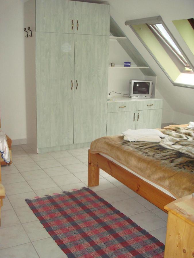 Roza Hotel Es Apartmanhaz Esztergom Bagian luar foto