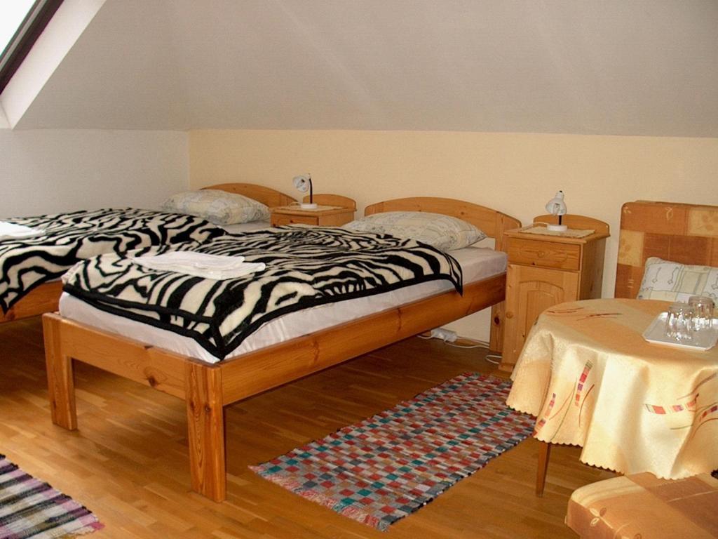 Roza Hotel Es Apartmanhaz Esztergom Ruang foto