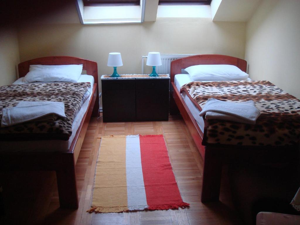 Roza Hotel Es Apartmanhaz Esztergom Ruang foto