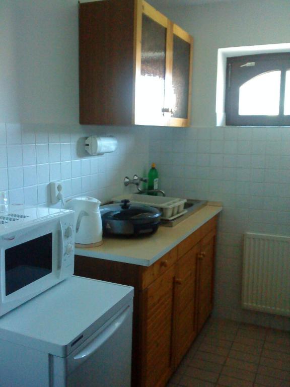 Roza Hotel Es Apartmanhaz Esztergom Ruang foto