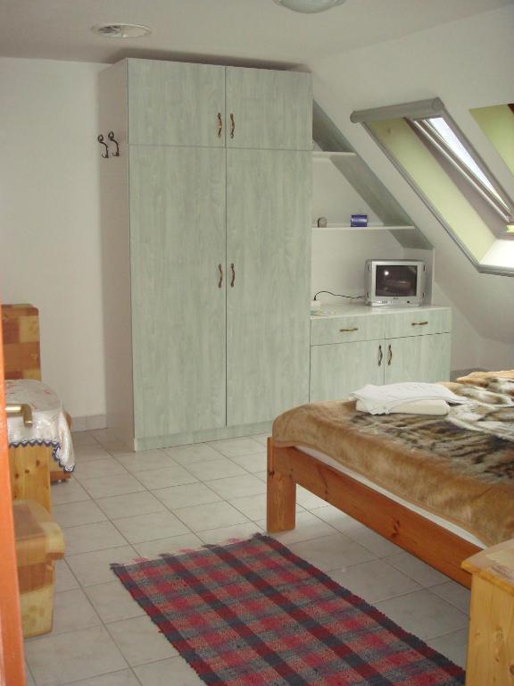 Roza Hotel Es Apartmanhaz Esztergom Ruang foto
