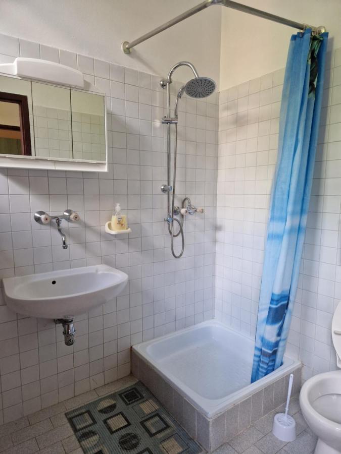 Roza Hotel Es Apartmanhaz Esztergom Bagian luar foto