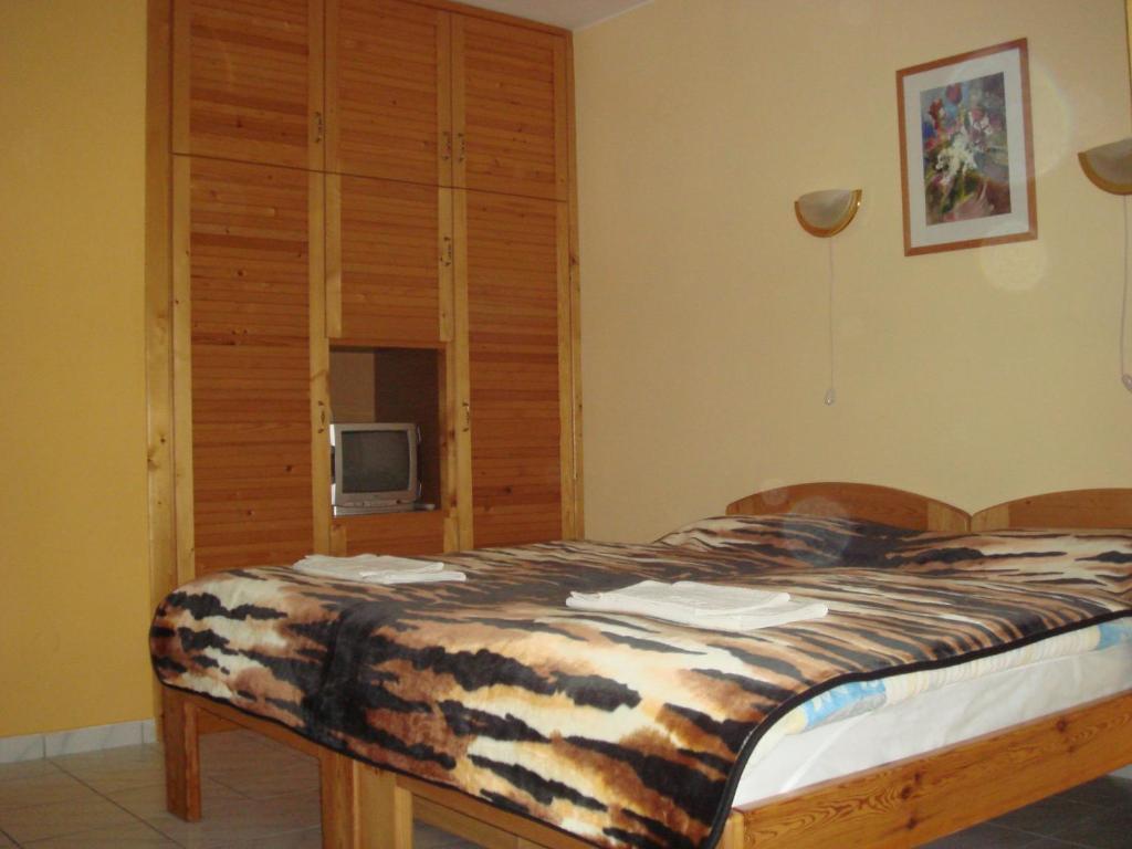 Roza Hotel Es Apartmanhaz Esztergom Ruang foto