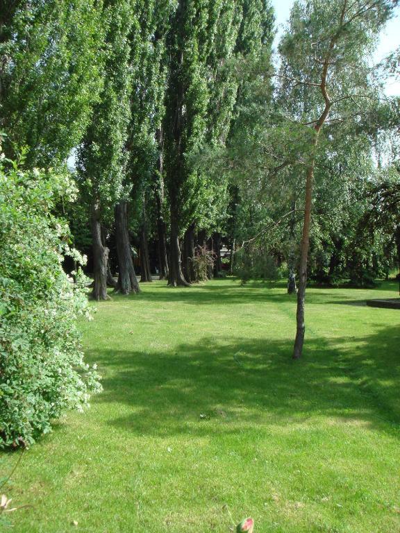 Roza Hotel Es Apartmanhaz Esztergom Bagian luar foto