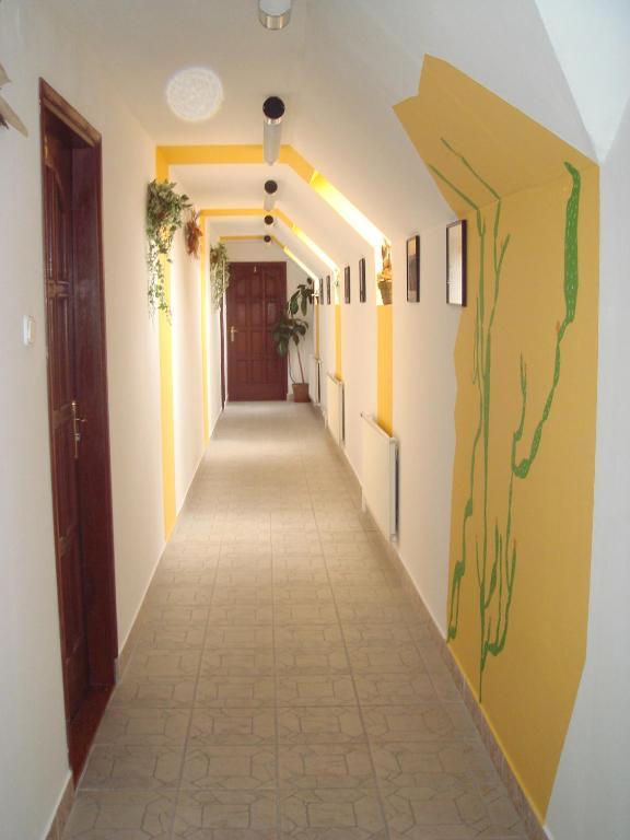 Roza Hotel Es Apartmanhaz Esztergom Bagian luar foto