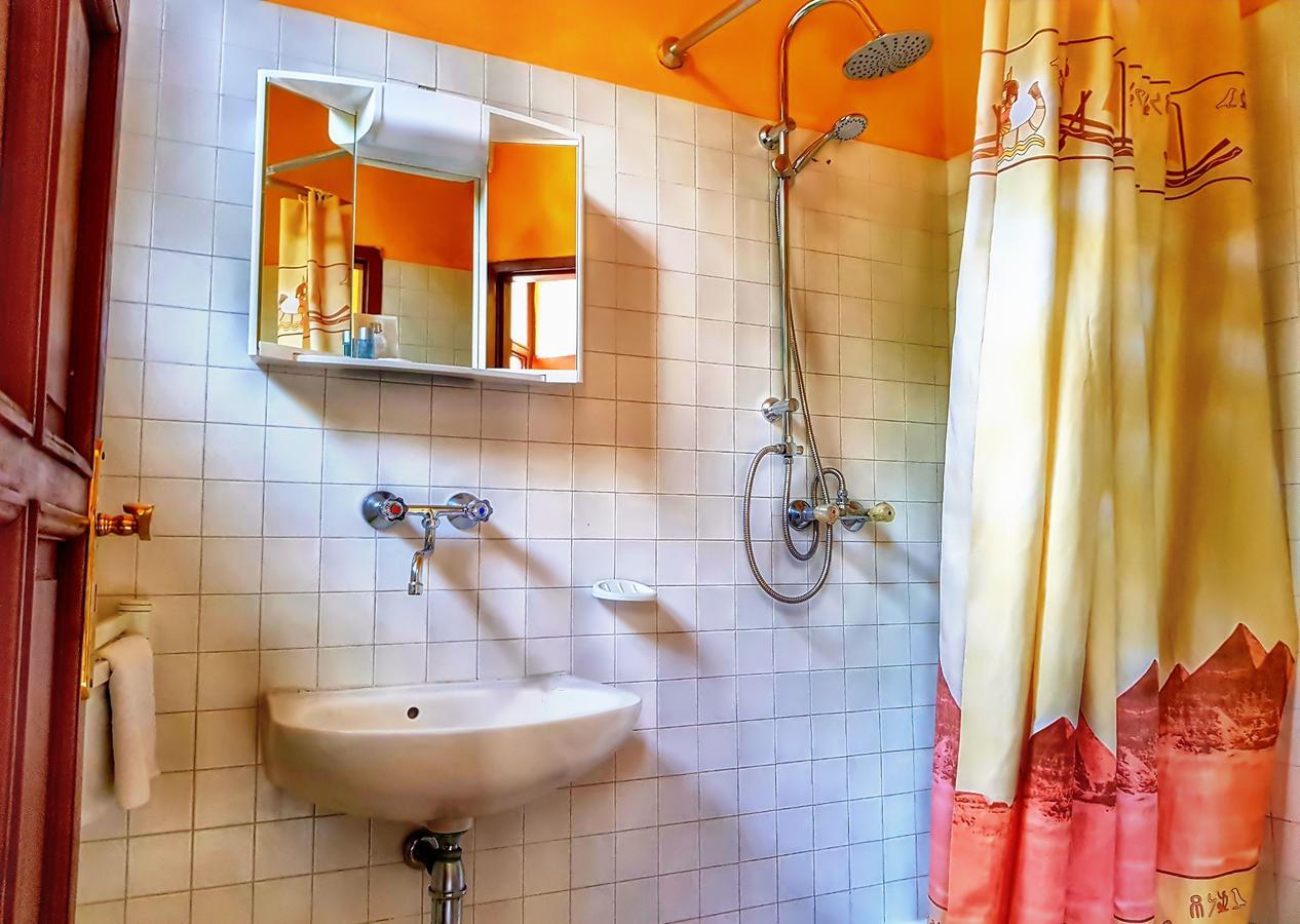 Roza Hotel Es Apartmanhaz Esztergom Bagian luar foto