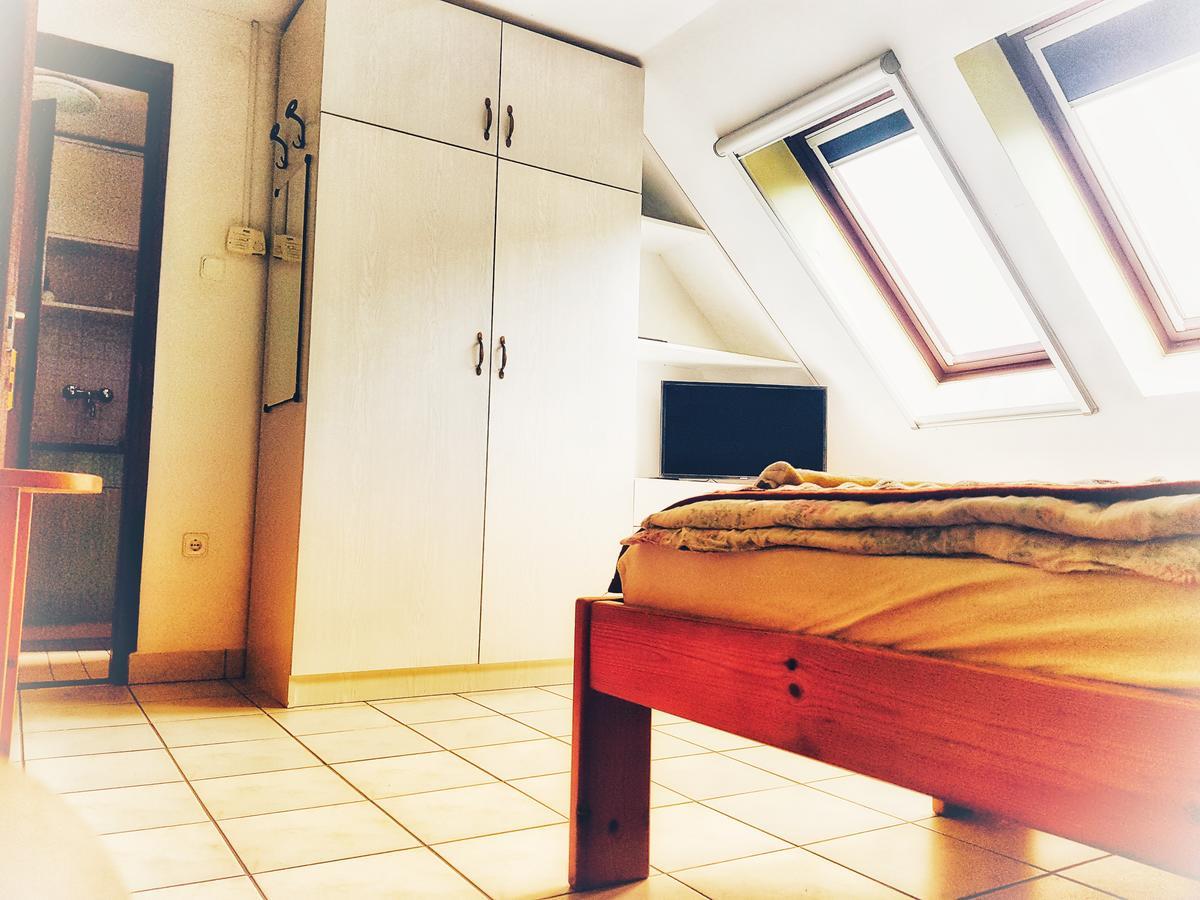 Roza Hotel Es Apartmanhaz Esztergom Bagian luar foto