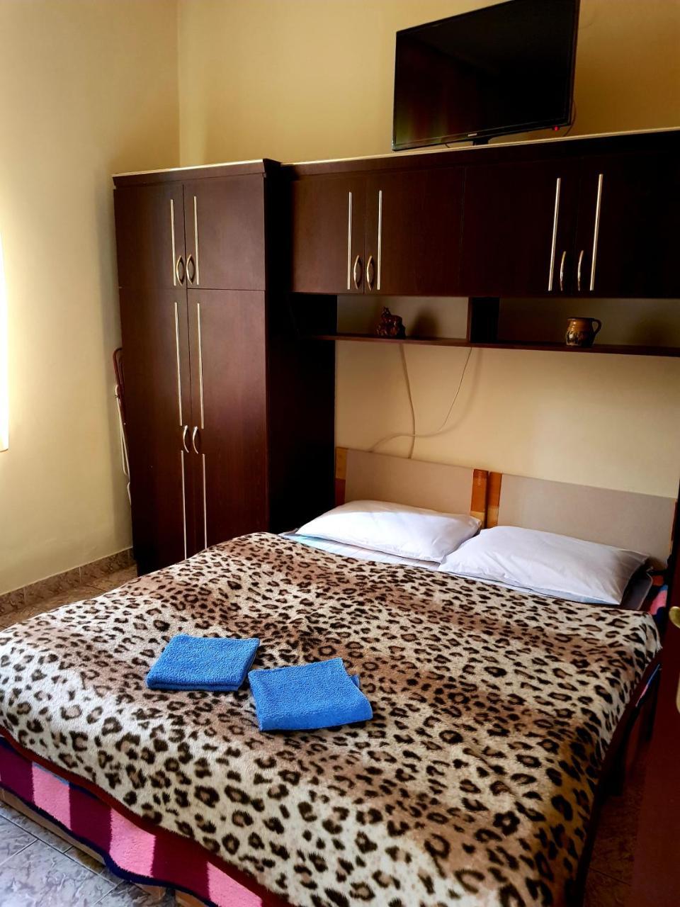Roza Hotel Es Apartmanhaz Esztergom Bagian luar foto