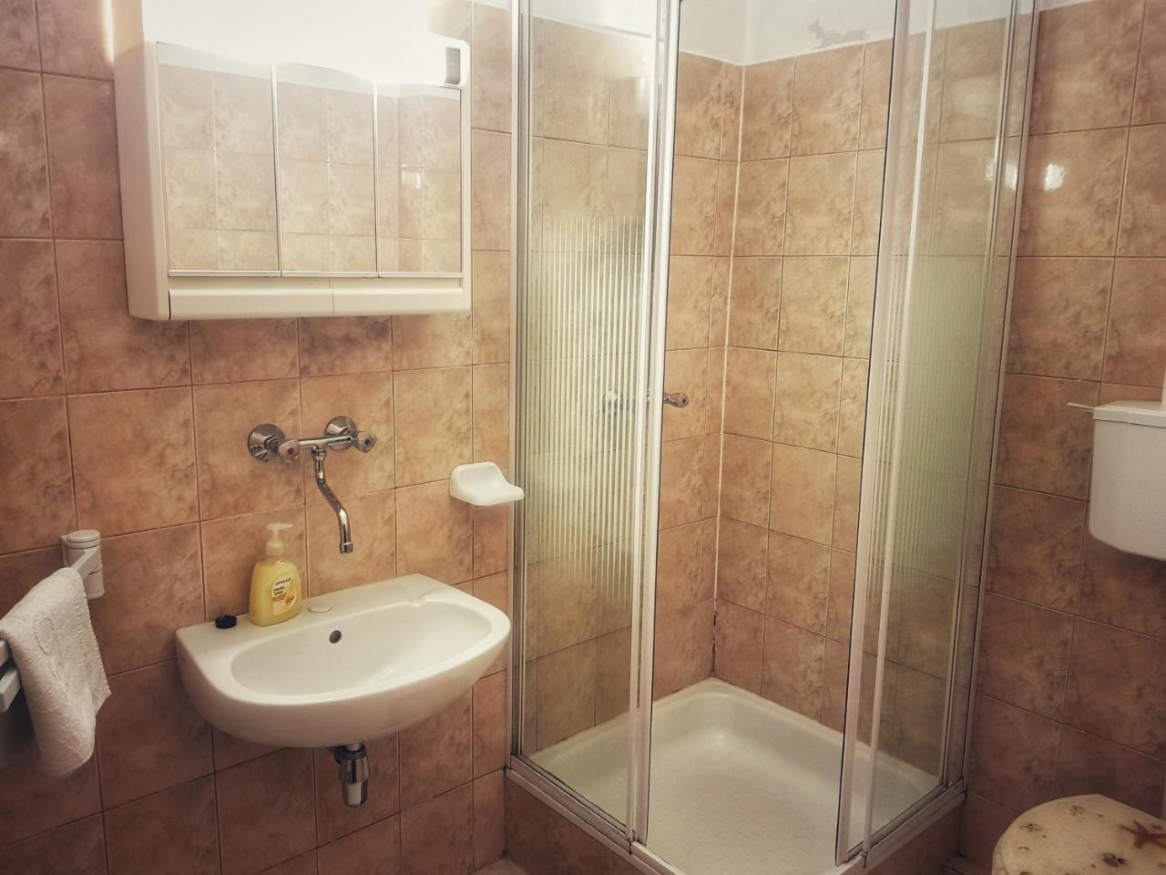 Roza Hotel Es Apartmanhaz Esztergom Bagian luar foto