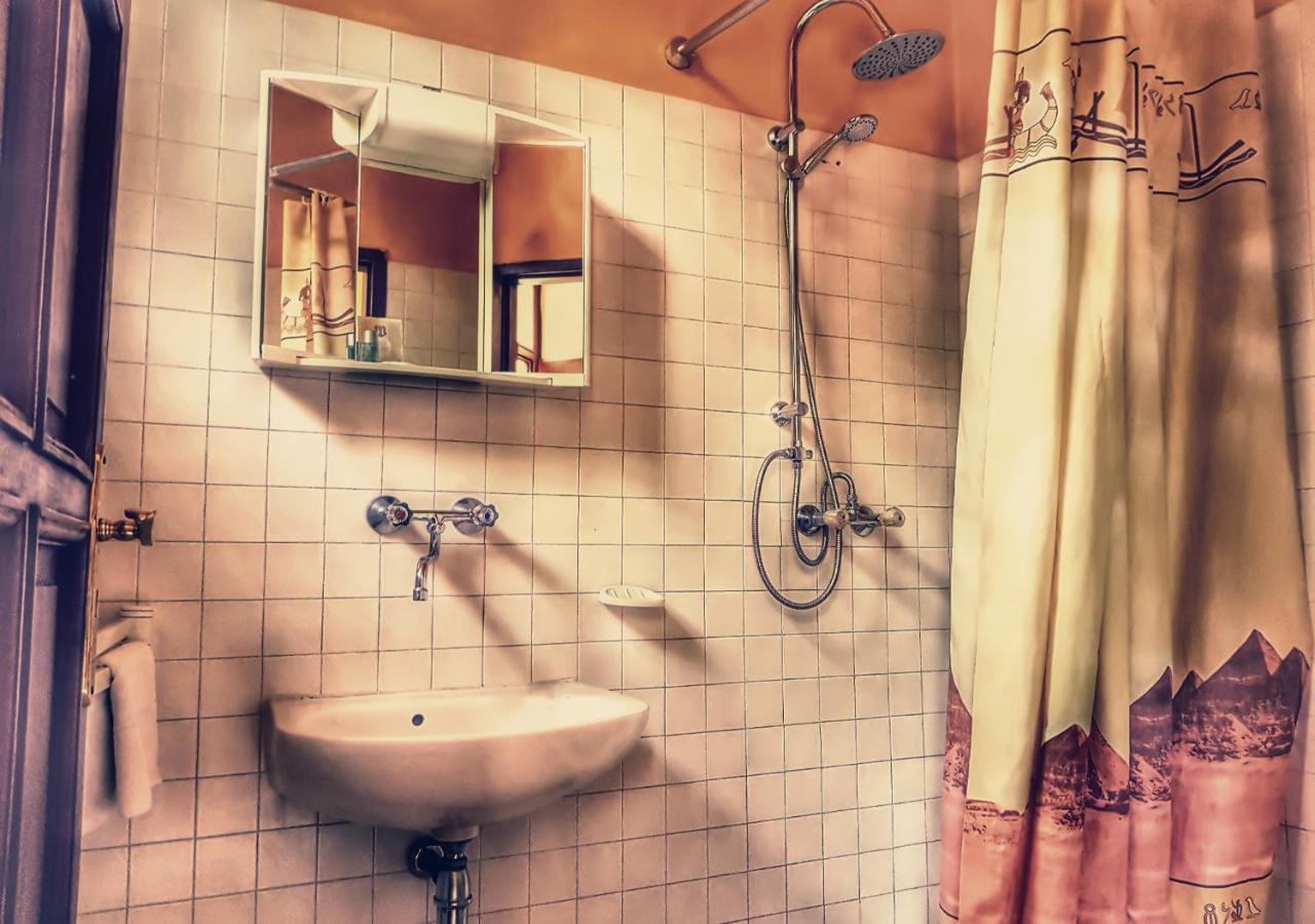 Roza Hotel Es Apartmanhaz Esztergom Bagian luar foto